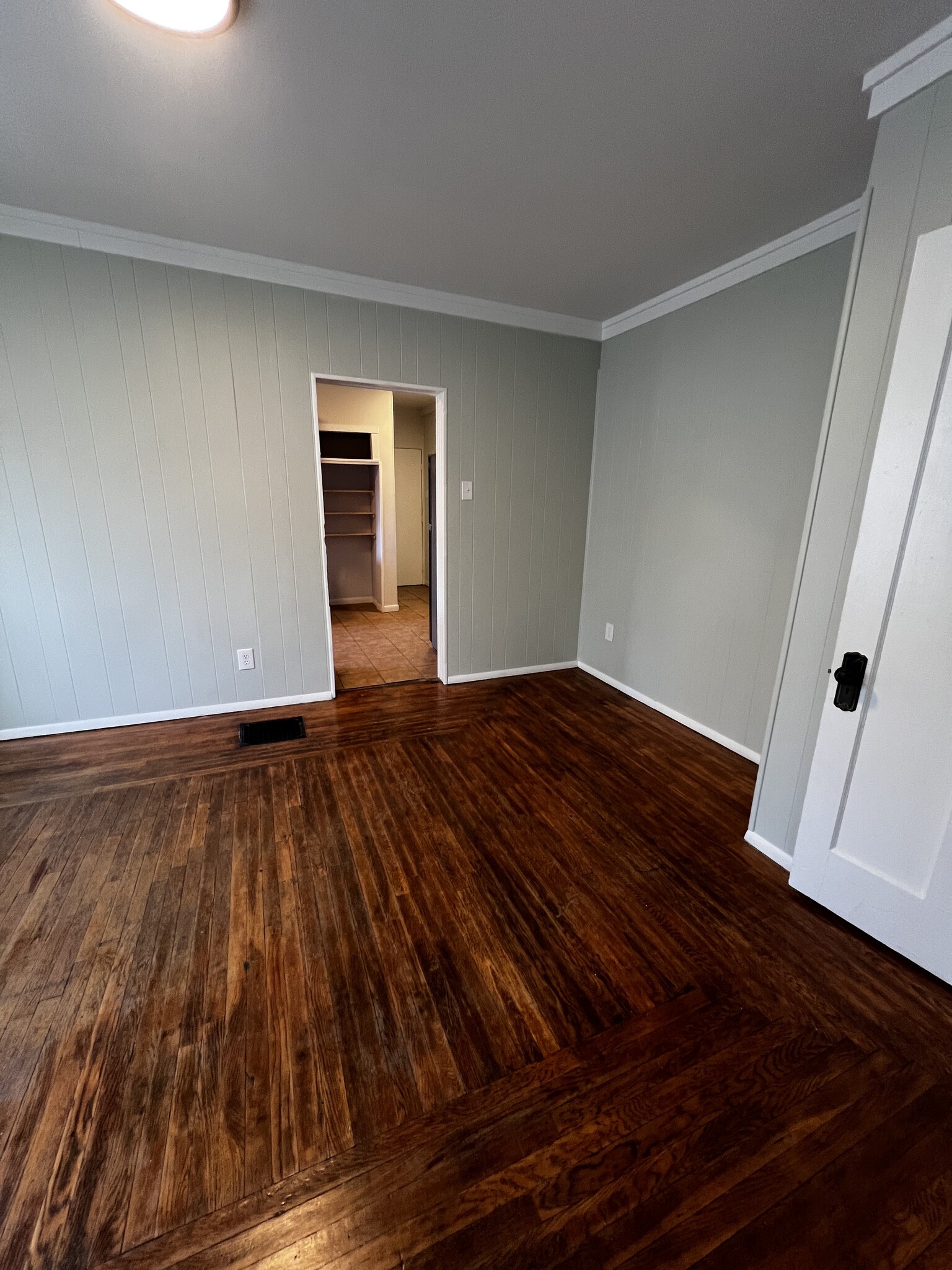 Dining/Office Space - 4414 Ivanhoe Ave