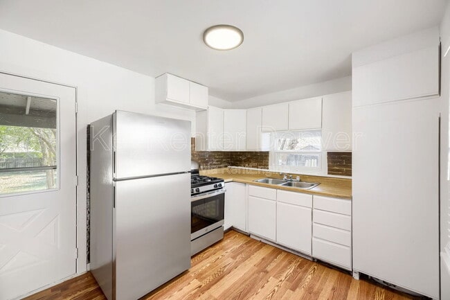 Building Photo - 1220 Upham St