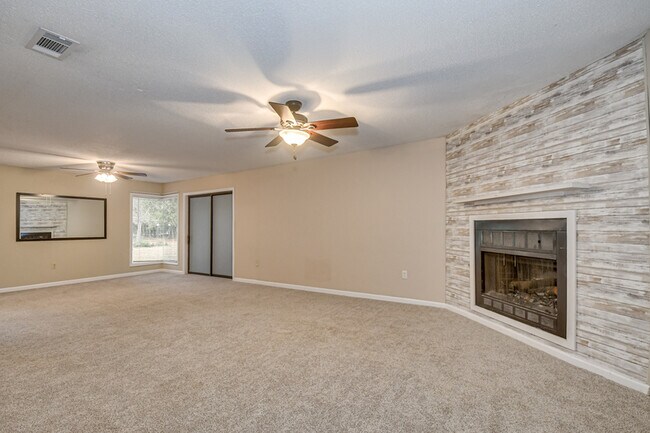 Building Photo - 4410 Goshen Lake Dr S