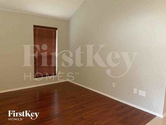 Building Photo - 1205 Bellcrest Dr