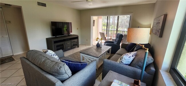 Building Photo - 228 Fox Glen Dr