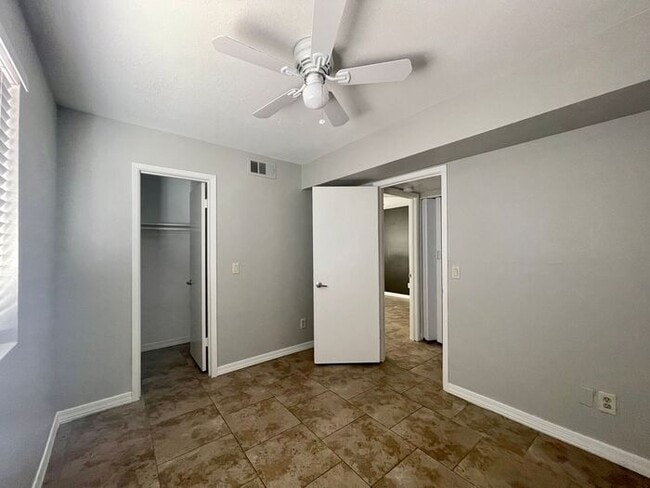 Building Photo - ONE MONTH RENT FREE!! ADORABLE 2BDRM 2BATH RECENTLY REMODELED MESA APARTMENT!