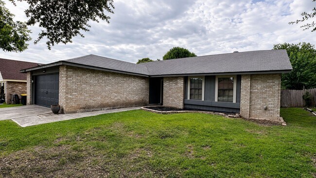 Building Photo - Spacious 3-bedroom, 2-bath rental offering 1,580 square feet in Schertz!