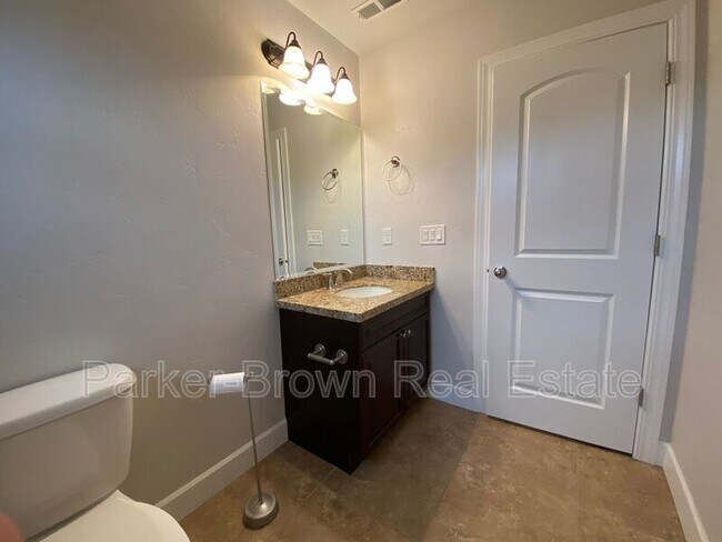 Building Photo - 5561 W Pkwy W