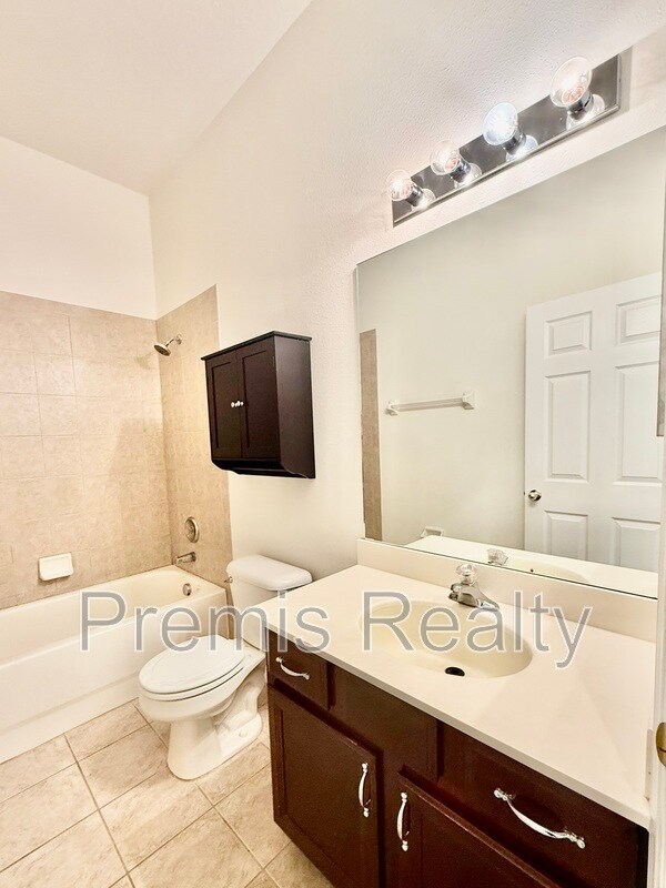 Building Photo - 2043 Strathmill Dr