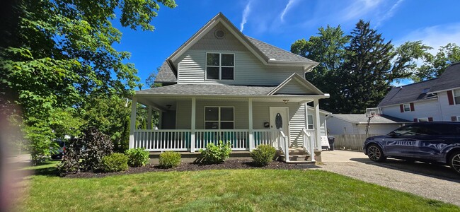 Building Photo - 503 Chambers St