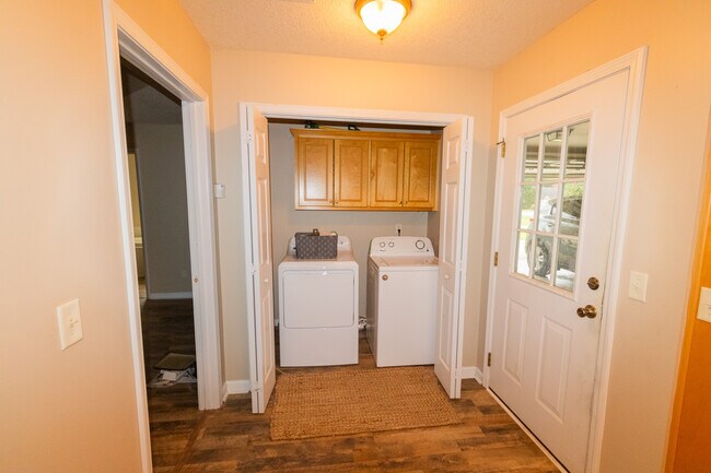 Building Photo - 1802 N Leah Ln