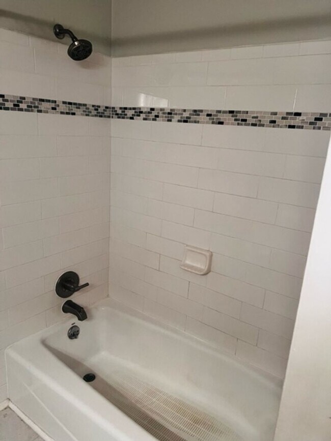 Building Photo - 4 bed, 3 bath home in Stonehaven