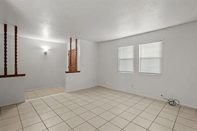 Building Photo - Charming 2-Bedroom - No Carpet!