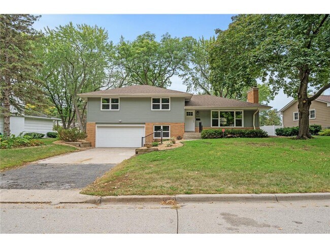 Primary Photo - 4901 Larkspur Ln