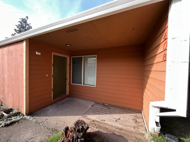 Building Photo - Spacious 3-Bedroom Home in Prime highly sought-after West Linn community