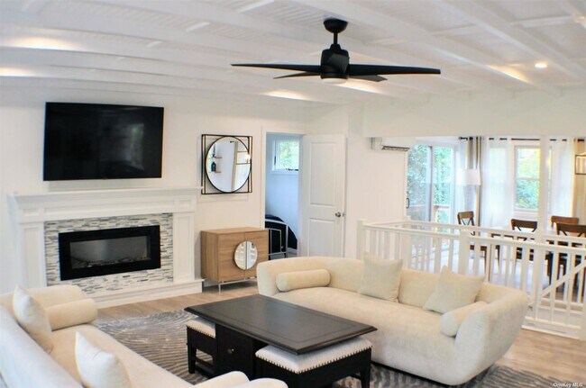 Building Photo - 317 Sky Walk