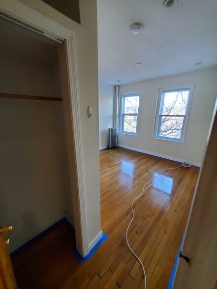 Building Photo - 376 Riverway