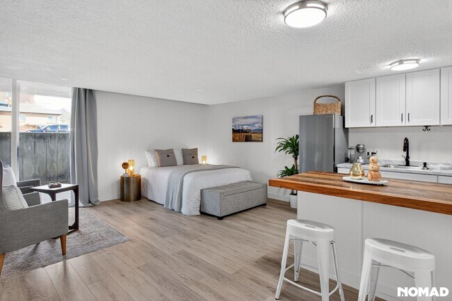 Building Photo - Charming Studio Condo in Denver