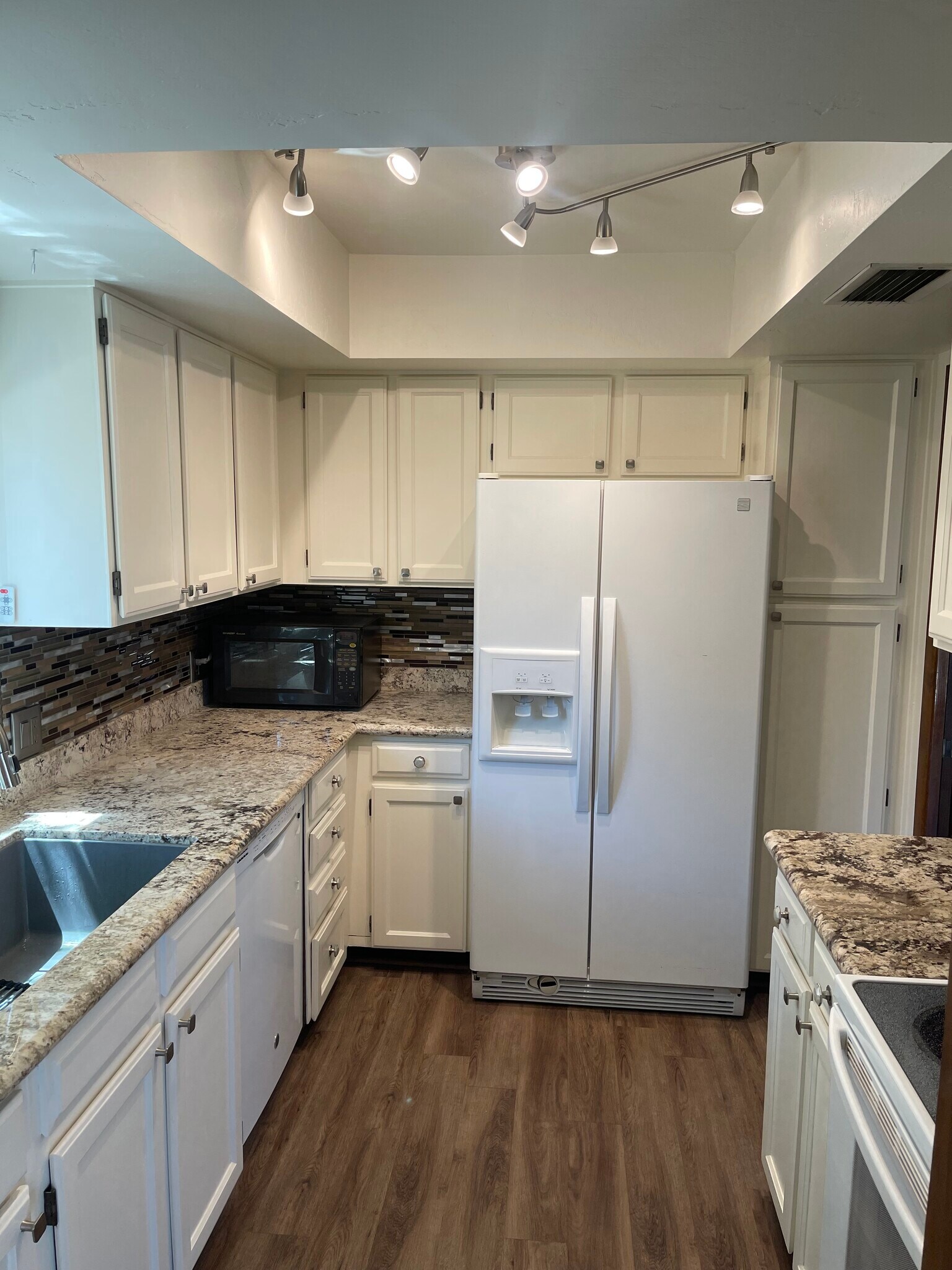 Building Photo - 6533 N 7th Ave