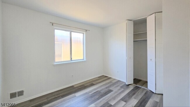 Building Photo - 619 Sussex St