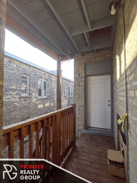 Building Photo - 5029 N Harding Ave