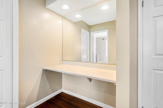 Building Photo - 7 Oak Tree Ln