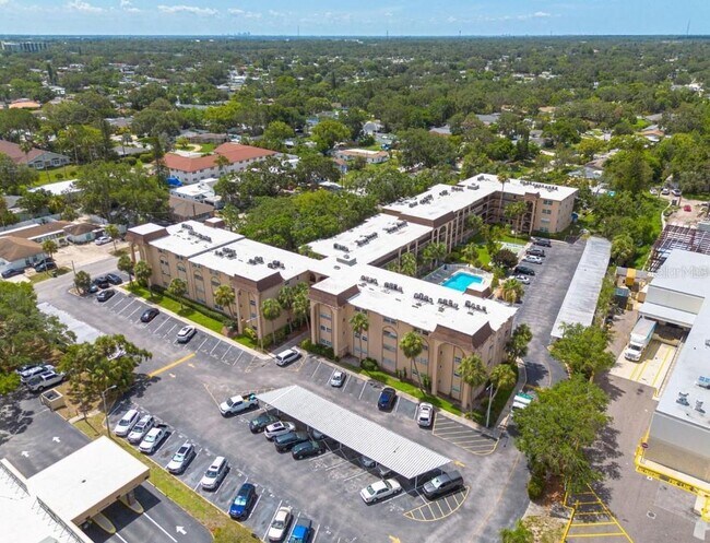 Building Photo - 2525 W Bay Dr