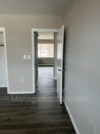 Building Photo - 2330 Glendale Terrace