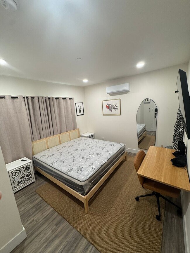 Building Photo - 1310 S Gramercy Pl