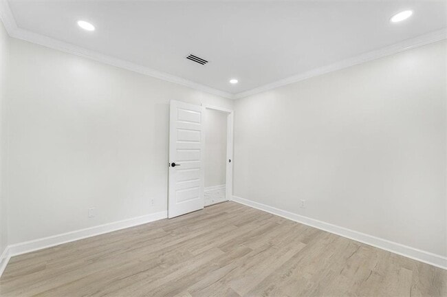 Building Photo - 6073 Fieldcrest Dr