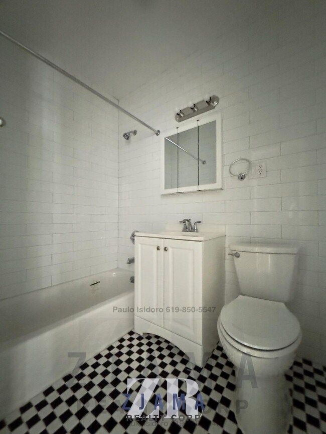 Building Photo - 152 Parkside Ave