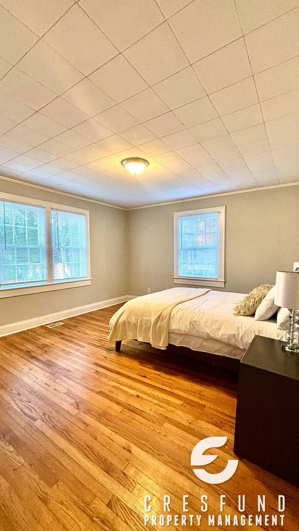 Building Photo - Charming 3 Bedroom 2 Bath Cottage style