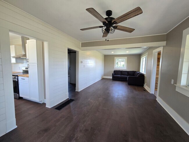 Building Photo - 2 Bedroom Ranch home- HORSES ALLOWED