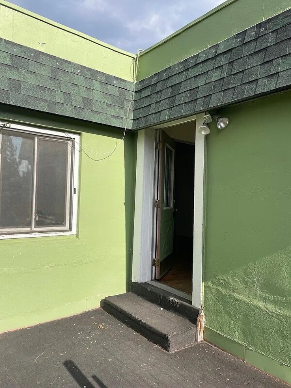 Building Photo - 1611 W 12th St