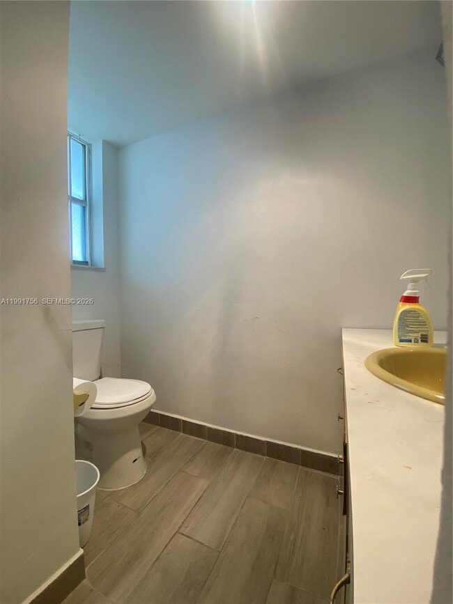 Building Photo - 443 NE 195th St