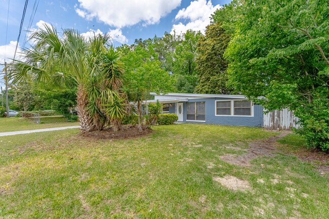 Building Photo - 8043 Joffre Dr