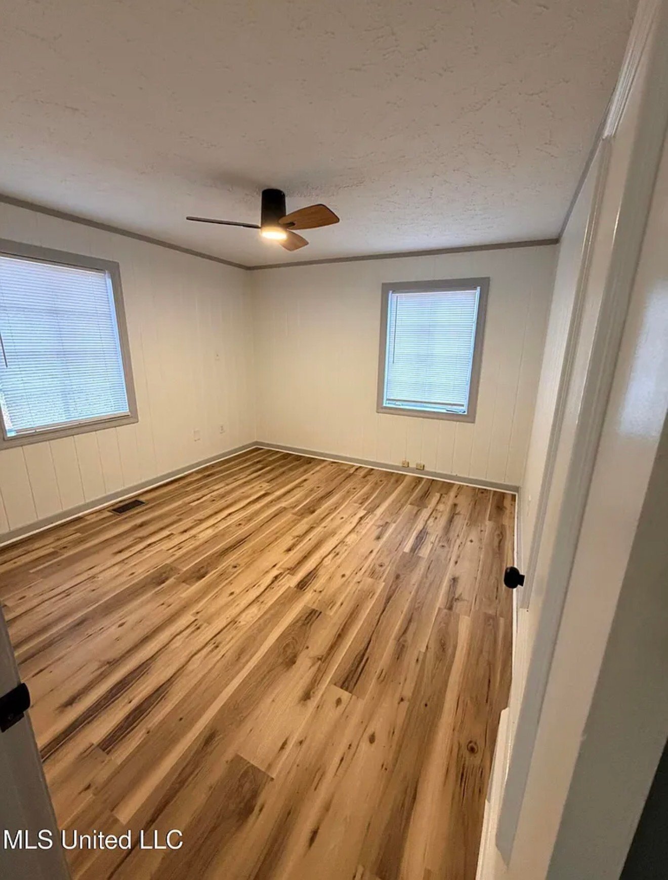 Building Photo - 4352 Ridgewood Cir
