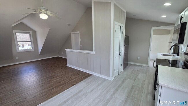 Building Photo - 5 Morris Rd