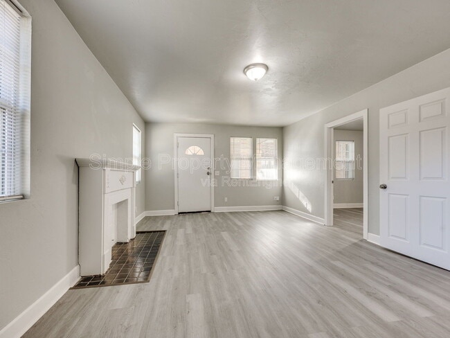 Building Photo - 1839 N Gatewood Ave