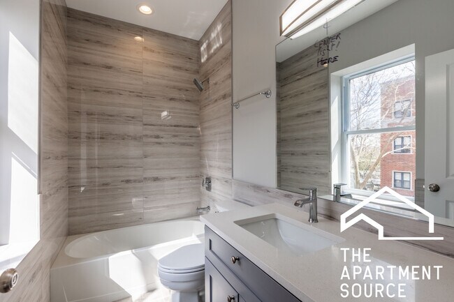 Building Photo - 3135 N Oakley Ave