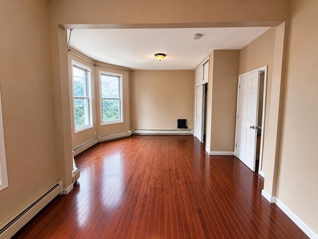 Building Photo - 804 27th St