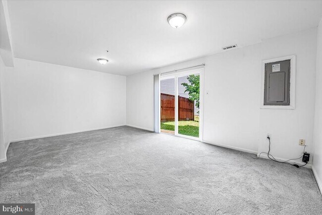 Building Photo - 11304 Southlakes Dr