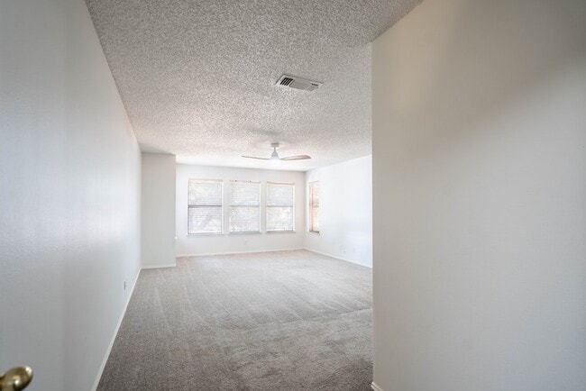 Building Photo - 8121 San Antonio St