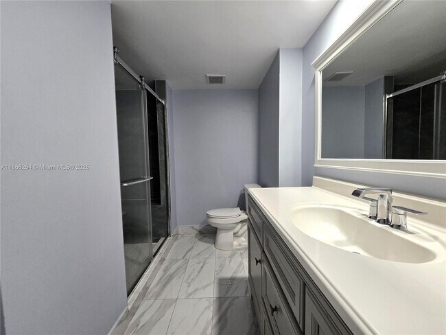 Building Photo - 7400 Radice Ct