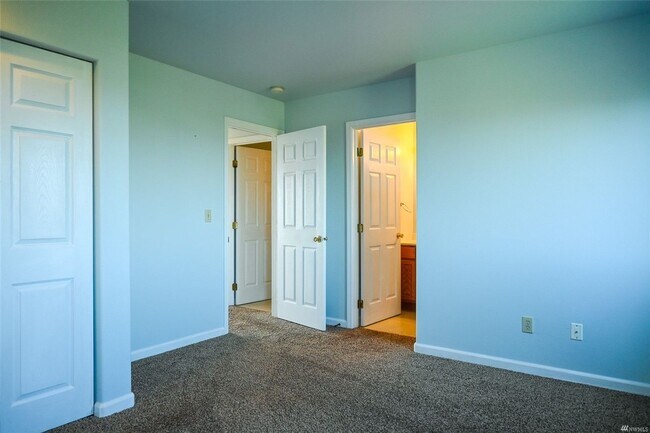 Building Photo - 1467 E Ocean Shores Blvd SW
