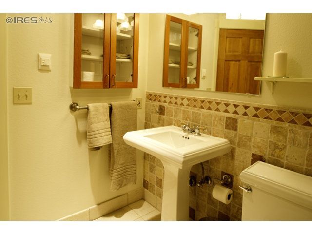 Unit B Updated bathroom - 1544 9th St