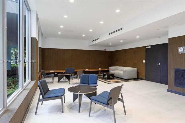 Building Photo - 13800 Highland Dr