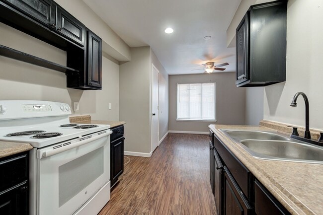 Building Photo - Welcome to your next home—a charming 2-bedroom, 2-bathroom retreat