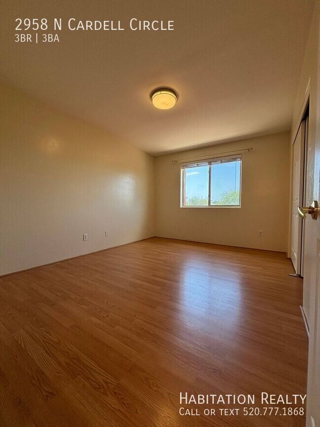 Building Photo - 2958 N Cardell Cir
