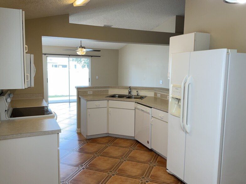 Building Photo - 1220 Dragon Head Dr