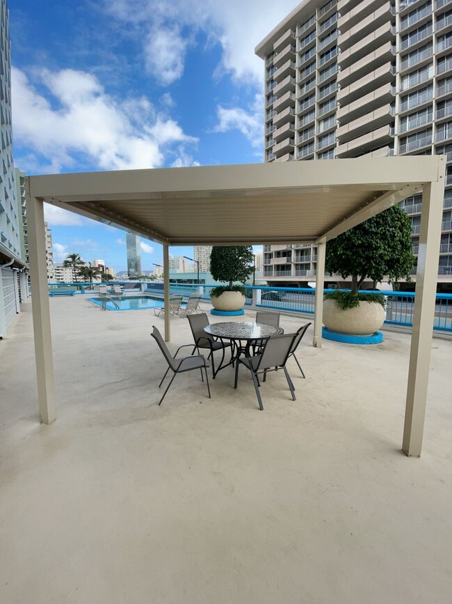 Building Photo - Kapiolani Terrace - Studio w/1 parking & n...