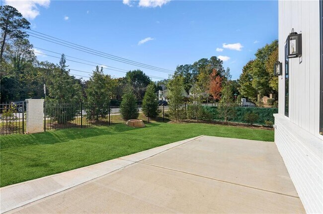 Building Photo - 115 Thome Dr