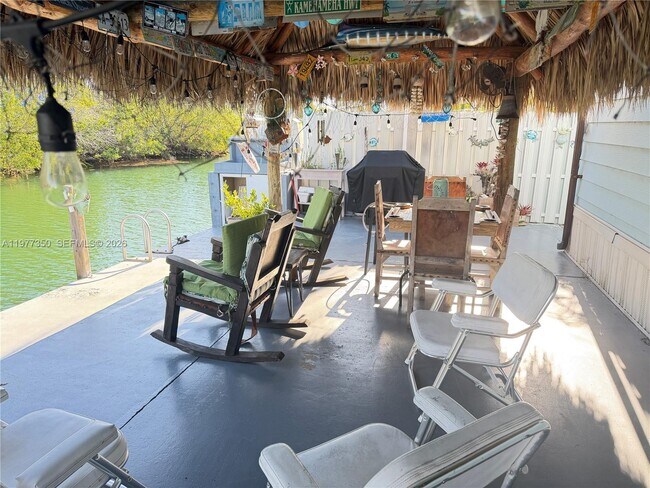 Building Photo - 212 Orchid St