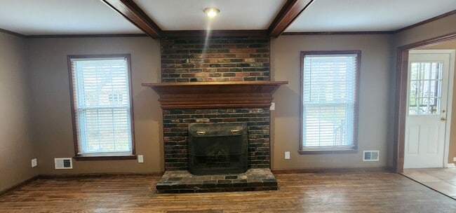 Building Photo - FRESH Paint!  Sprawling, Hurstbourne Ranch with Basement!  3 Bedrooms, 3 Full Baths, Hardwood Flo...